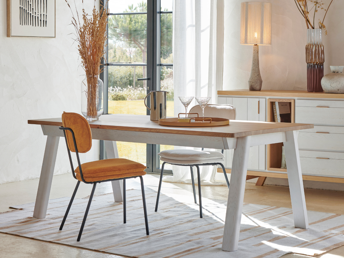 Quelles chaises associer à une table en bois ?